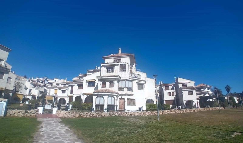 Foto 3f1b6ad8-b50a-4602-9a3c-80963531a9d5. Casa amb piscina a Calas Santiago Bernabeu Santa Pola