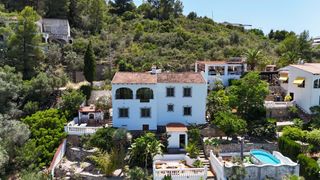 Haus  Rincon silencio. La planta principal se abre a un acogedor recibidor que da acces