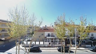 Casa  Avenida albacete numero  -. Descubre este amplio y luminoso bungalow de 4 dormitorios en san