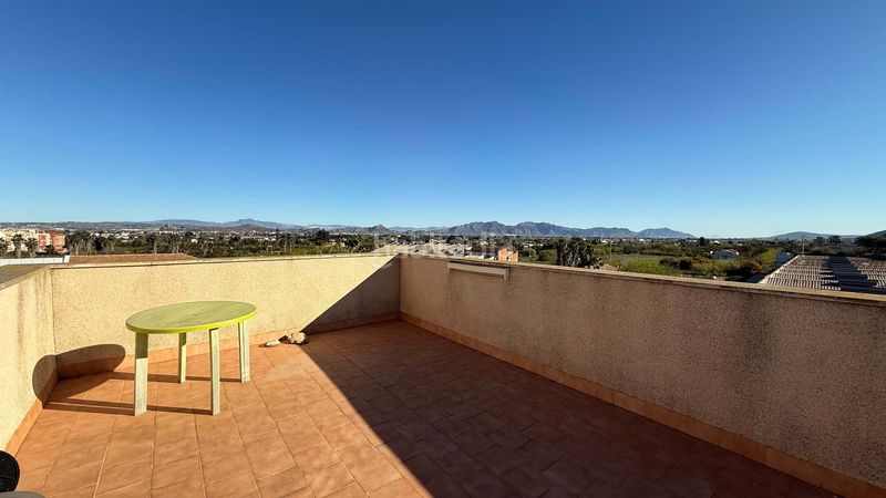 Foto 12ea2b98-7a8f-4a20-b23f-92ad58f8aa0f. Ático vivienda amplia y luminosa en pleno centro de Beniaján dispone de 3 dormitorios, 2 baños, amplia terraza, aire acondicionado centr en Murcia