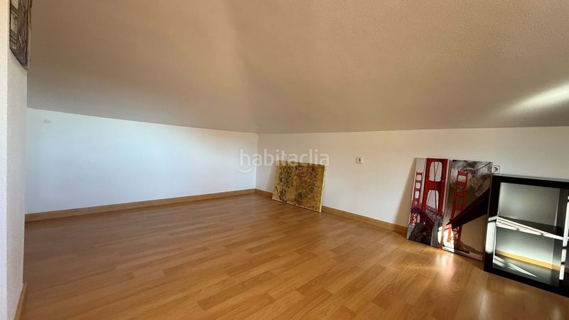 Foto 4ade7747-eec6-480a-b36d-7f1c94d5c761. Ático vivienda amplia y luminosa en pleno centro de Beniaján dispone de 3 dormitorios, 2 baños, amplia terraza, aire acondicionado centr en Murcia