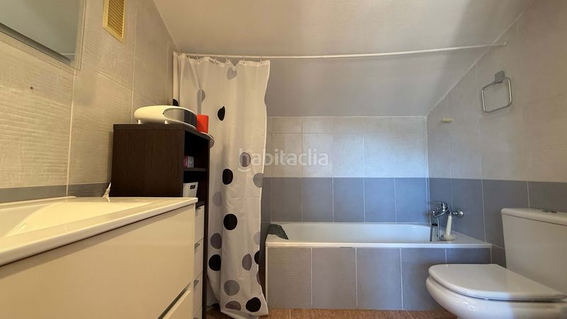 Foto b1c13b53-6c15-4e72-ad84-934c40ce4b35. Ático vivienda amplia y luminosa en pleno centro de Beniaján dispone de 3 dormitorios, 2 baños, amplia terraza, aire acondicionado centr en Murcia