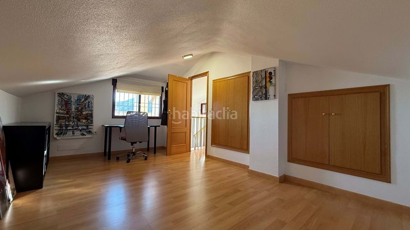 Foto d7a363f4-5ca9-4354-9d18-8853128aea46. Ático vivienda amplia y luminosa en pleno centro de Beniaján dispone de 3 dormitorios, 2 baños, amplia terraza, aire acondicionado centr en Murcia