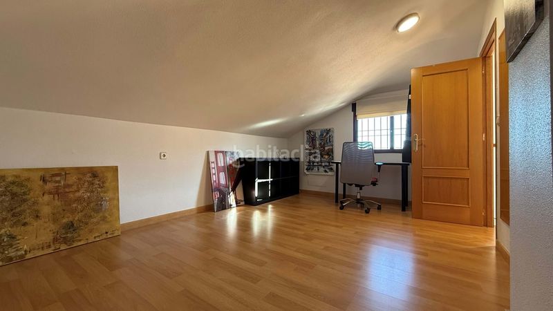 Foto e6cba681-0a56-411c-9407-c58590be6c29. Ático vivienda amplia y luminosa en pleno centro de Beniaján dispone de 3 dormitorios, 2 baños, amplia terraza, aire acondicionado centr en Murcia