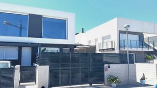 Casa  Cl chipre  es: pl: pt: parcela  fase ii bl iv  santa pola (alica. Bungalow moderno en santa pola con 2 dormitorios y 2 baños, ubic