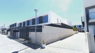Casa  Cl chipre  es: pl: pt: parcela  fase ii bl iv  santa pola (alica. Bungalow moderno en santa pola con 2 dormitorios y 2 baños, ubic
