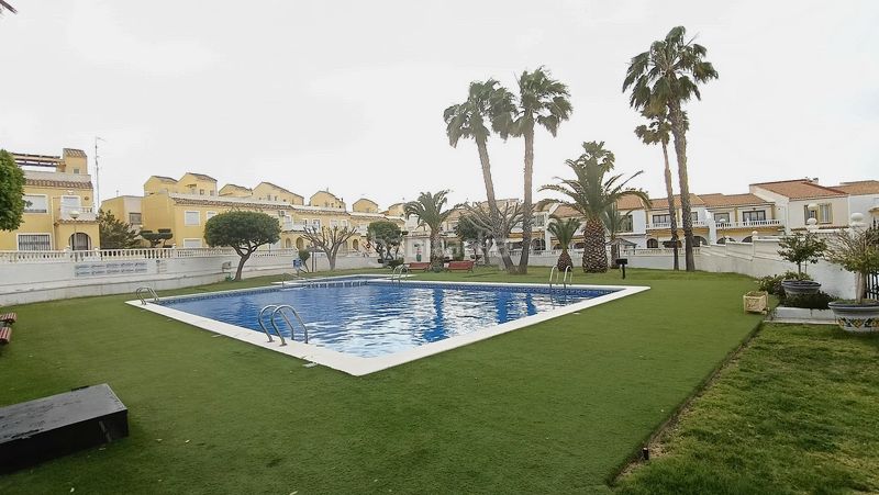Foto 13504896-98f6-4dd5-8f8e-d7f6dd2f1946. Casa amb piscina a Monte y Mar Santa Pola