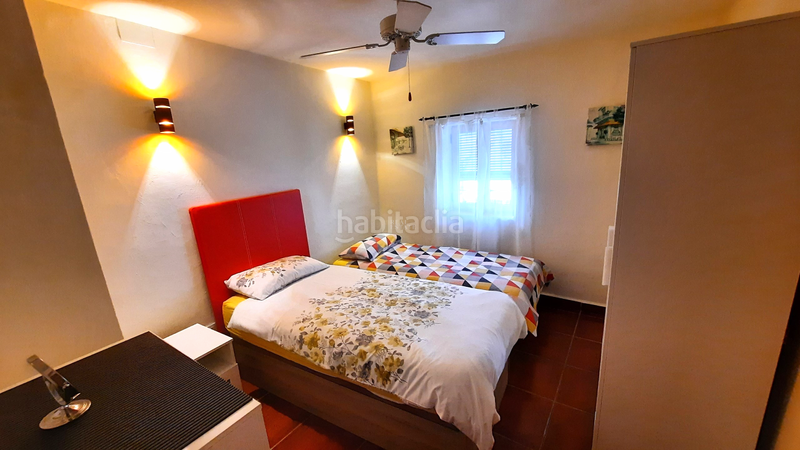 Foto 19dbb4a0-a017-473f-832f-927f561da167. Casa adosada bienvenido a esta casa adosada bellamente presentada, que ofrece una combinación perfecta de vida moderna y características encant en Oliva