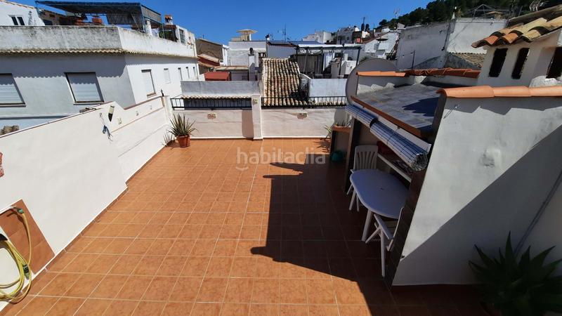 Foto 1b94af9e-f6df-49d8-8940-fdced8b7da08. Casa adosada bienvenido a esta casa adosada bellamente presentada, que ofrece una combinación perfecta de vida moderna y características encant en Oliva