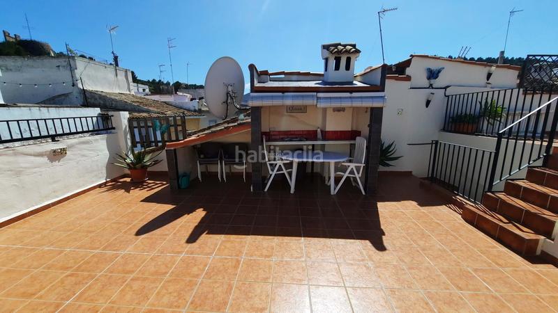 Foto 29d1a2d4-2520-4fb0-b1ab-663619b0927b. Casa adosada bienvenido a esta casa adosada bellamente presentada, que ofrece una combinación perfecta de vida moderna y características encant en Oliva