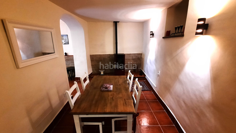 Foto 36fc7c28-205f-4abb-b624-60cc061efff2. Casa adosada bienvenido a esta casa adosada bellamente presentada, que ofrece una combinación perfecta de vida moderna y características encant en Oliva