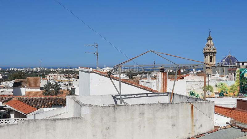 Foto 469a89b8-b7e9-46d1-9e8f-03a884f7134f. Casa adosada bienvenido a esta casa adosada bellamente presentada, que ofrece una combinación perfecta de vida moderna y características encant en Oliva