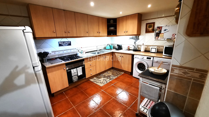 Foto 77a33004-2099-44fb-8ae9-f58d26ba31b3. Casa adosada bienvenido a esta casa adosada bellamente presentada, que ofrece una combinación perfecta de vida moderna y características encant en Oliva