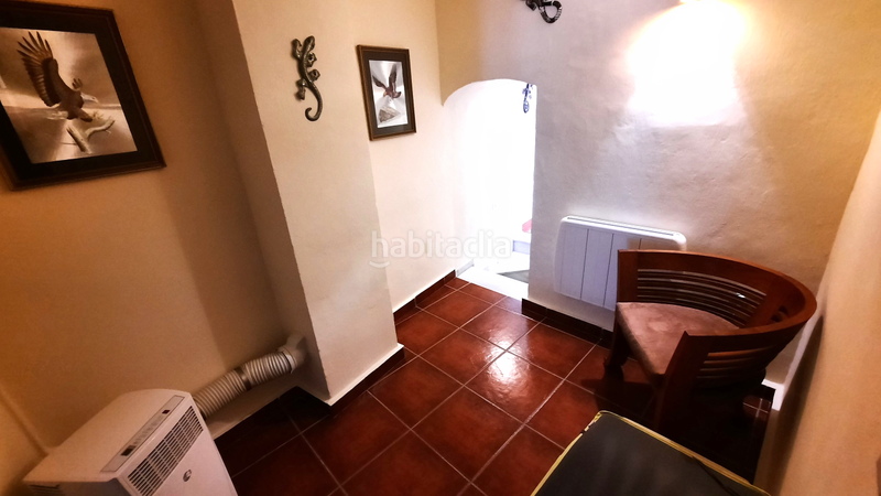 Foto ba74465d-ea68-498c-beab-b77e40aa729a. Casa adosada bienvenido a esta casa adosada bellamente presentada, que ofrece una combinación perfecta de vida moderna y características encant en Oliva