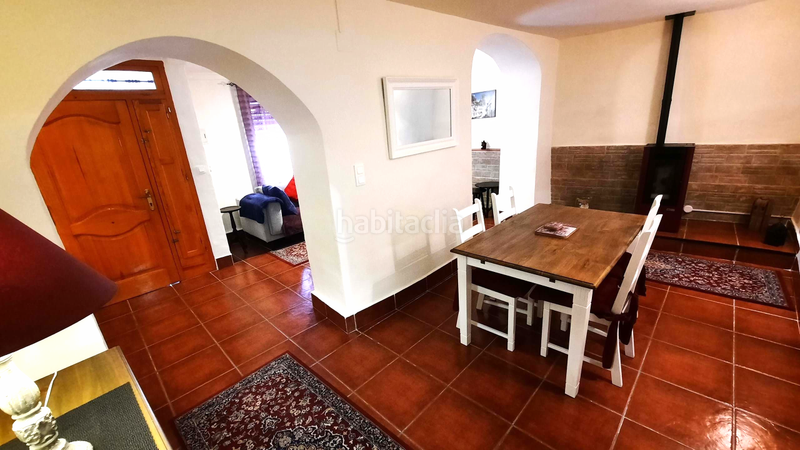 Foto f85710d0-3477-4c16-9c89-be671491ae1c. Casa adosada bienvenido a esta casa adosada bellamente presentada, que ofrece una combinación perfecta de vida moderna y características encant en Oliva