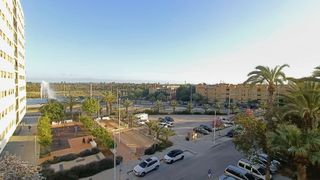 Appartement  Cl obispo cubero  es: pl: pt:c  elche/elx (alicante). Piso reformado de tres habitaciones, parcialmente amueblado, ide