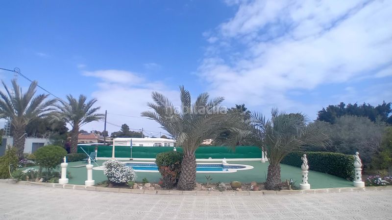 Foto d8b8aa3d-b3a4-4858-a9b6-9c2d65342a25. Xalet amb piscina a Los Arenales del Sol Elche / Elx