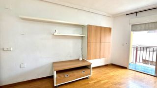 Flat  C/ poniente. Este luminoso y espacioso apartamento de 105 m está situado en u