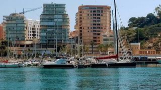Pis  Avineda isla de formentera. La entrada al edificio se realiza a trav�s de un sistema seguro