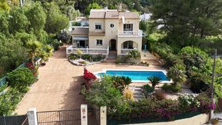 Casa  Germans mestre d. Se accede a la propiedad por una naya cubierta, un lugar ideal p