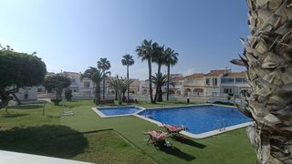 Casa  Cl canarias  es: pl: pt: parc f bung   santa pola (alicante). La vivienda destaca por su excelente orientación y gran luminosi