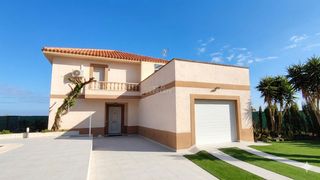 Chalet  Avenida de la manga del mar menor.
polígono l. Espectacular chalet independiente en primera línea de playa junt