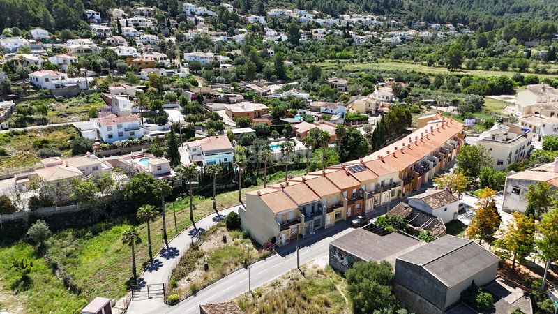 Foto f3e89185-4dd5-4556-afd2-4fd8a3e067a0. Casa adossada amb aparcament a Orba