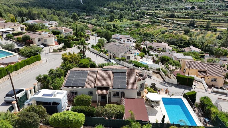 Foto 0089b7ce-7ae5-43df-bf72-adfdd1d2a991. Casa amb calefacció piscina a Alcalalí