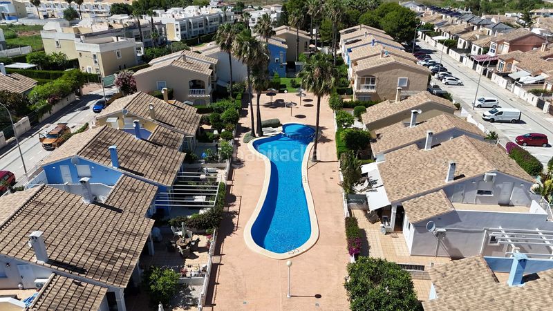 Foto fd030391-69f6-4365-87b6-a637b6fb5617. Pis amb piscina a Verger (el)