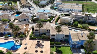 Etagenwohnung  Carrer de la  vall de laguar. Al entrar en el apartamento, se te recibe en una zona de estar y