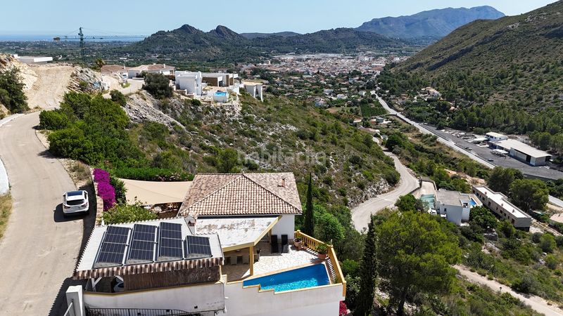 Foto 0c20d98f-e5a9-487e-8576-eaf15c18758e. Casa amb piscina a Pedreguer
