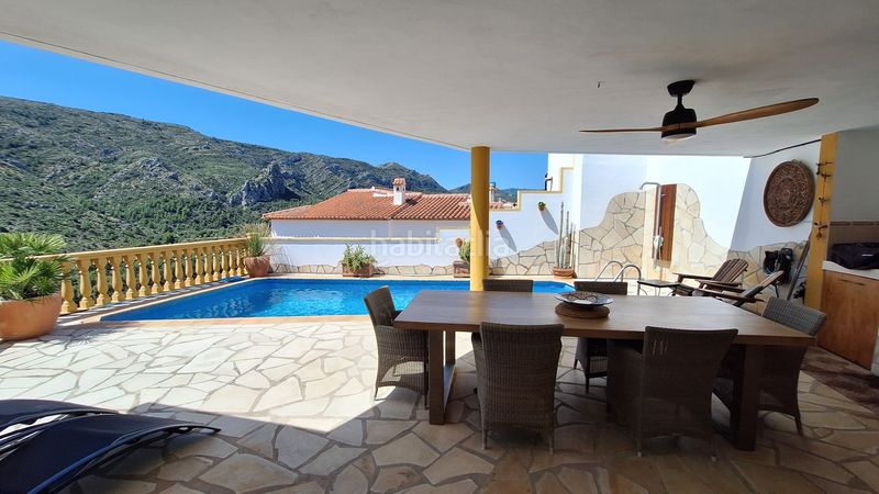 Foto f23265fa-c3ae-48e0-a6de-519777d42268. Casa amb piscina a Pedreguer