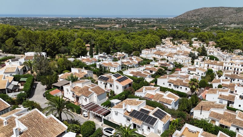 Foto c8d34776-ff87-4f38-8d07-d179e01cb7da. Casa amb piscina a La Sella Pedreguer