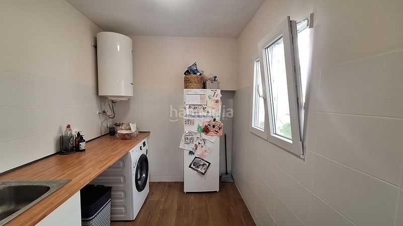 Foto 527f7cc6-f347-4182-9406-05c1c622d2d0. Casa adossada a Tormos
