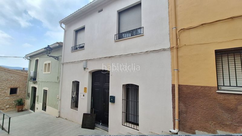 Foto e4338060-ef36-4b36-915d-c8ddb683ce02. Casa adossada a Tormos