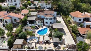 Casa  Rincon silencio. La villa principal se accede en la planta superior, donde se apr