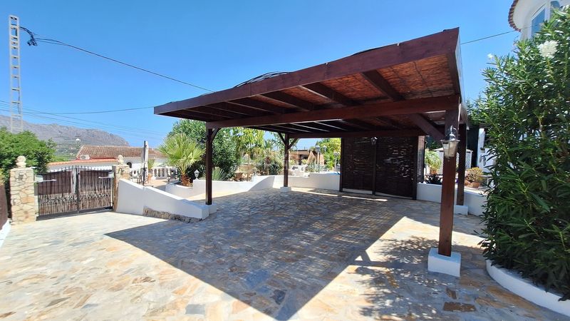 Foto e4d4e986-e00a-4e82-b5d4-db8319d4731e. Casa amb piscina a Benidoleig