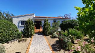 Casa  Carrer capricorn. Entra para descubrir un diseo cuidadosamente diseado distribui