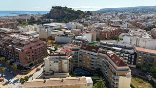 Appartamento  Calle xativa. Un ascensor y una escalera dan acceso a la segunda planta, donde