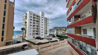 Appartement  Calle la nina. Una entrada común conduce al pasillo común, bien mantenido, dond