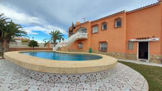 Chalet  Calle anguila . platja de oliva.