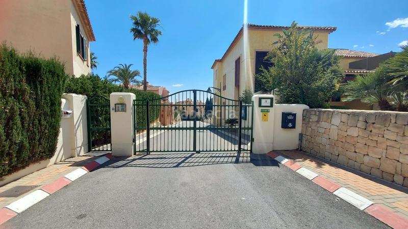 Foto 562b27df-232b-4977-8538-a95330998f30. Casa adossada amb calefacció piscina a Golf Bahía Finestrat