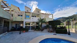 Reihenhaus  Calle costera negra