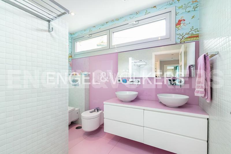 Foto 09a43304-18e3-4dc1-93d1-40546f062d3a. Casa amb calefacció aparcament piscina a Coruxo - Oia - Saiáns Vigo