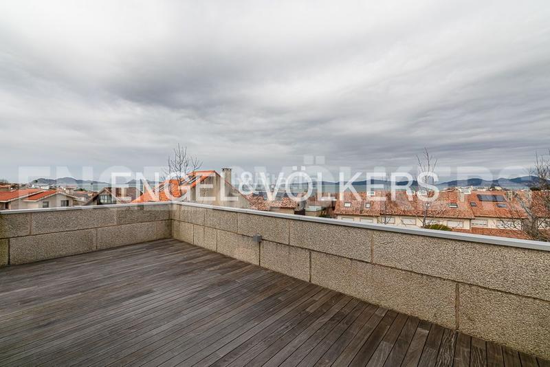 Foto 41890c43-431a-4a58-9a03-5c303934f522. Casa amb calefacció aparcament piscina a Coruxo - Oia - Saiáns Vigo