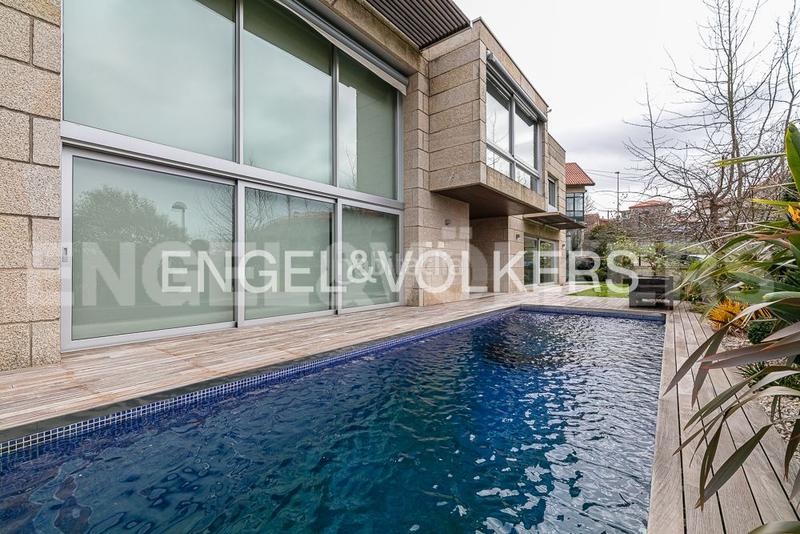 Foto 79916259-5001-452f-93e8-f3fddd85e2d6. Casa amb calefacció aparcament piscina a Coruxo - Oia - Saiáns Vigo