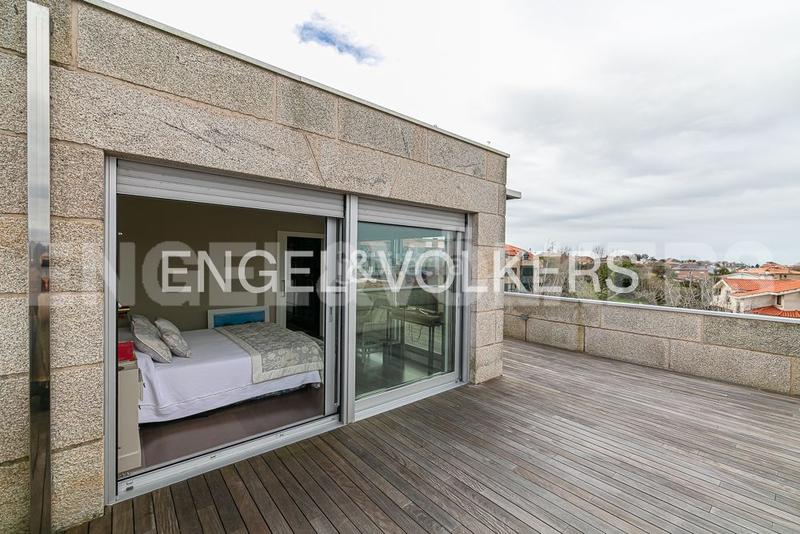 Foto 89c3d420-0837-4ef0-bba3-e5e27c062a82. Casa amb calefacció aparcament piscina a Coruxo - Oia - Saiáns Vigo