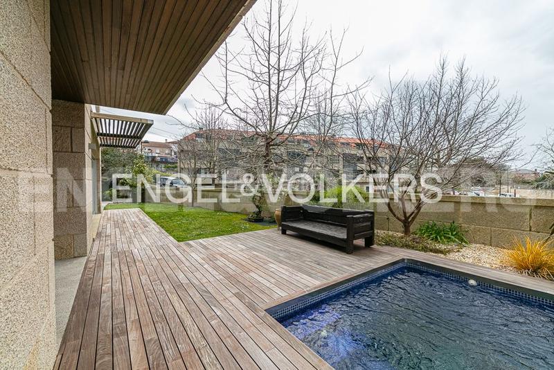 Foto 94d3e658-cedd-436f-932d-bde346e5f2bf. Casa amb calefacció aparcament piscina a Coruxo - Oia - Saiáns Vigo