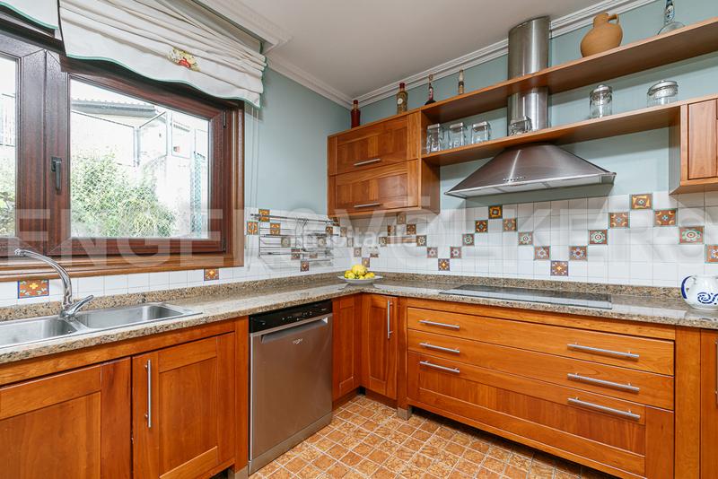 Foto 1b8e6cad-457b-438d-8776-f729a1012b33. Casa con riscaldamento parcheggio piscina in Gondomar