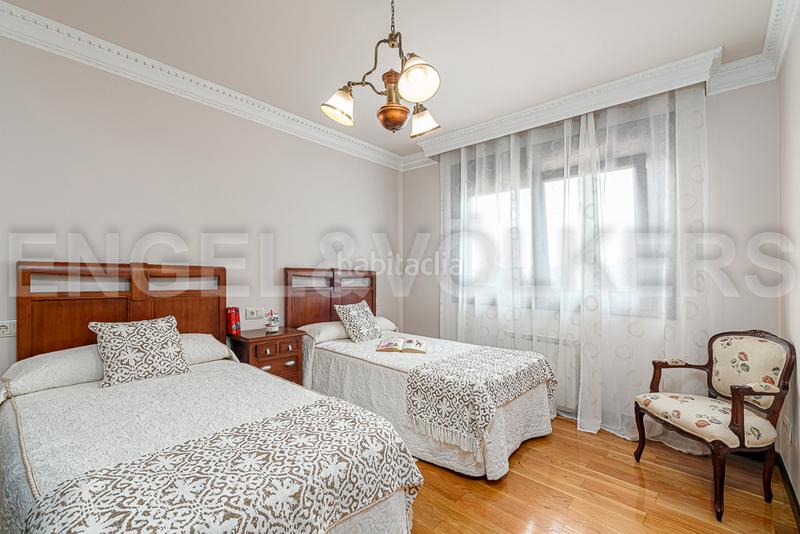 Foto b7b50b9f-0376-42f0-8209-a56db820094c. Casa con riscaldamento parcheggio piscina in Gondomar